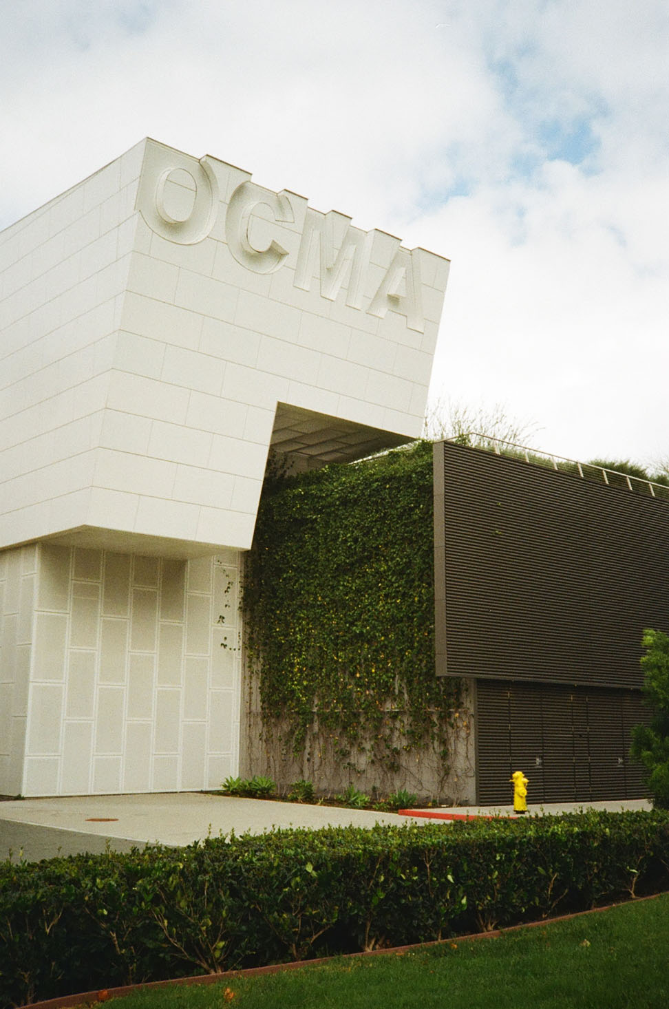 Details of the rear service area of the Orange County Museum of Art